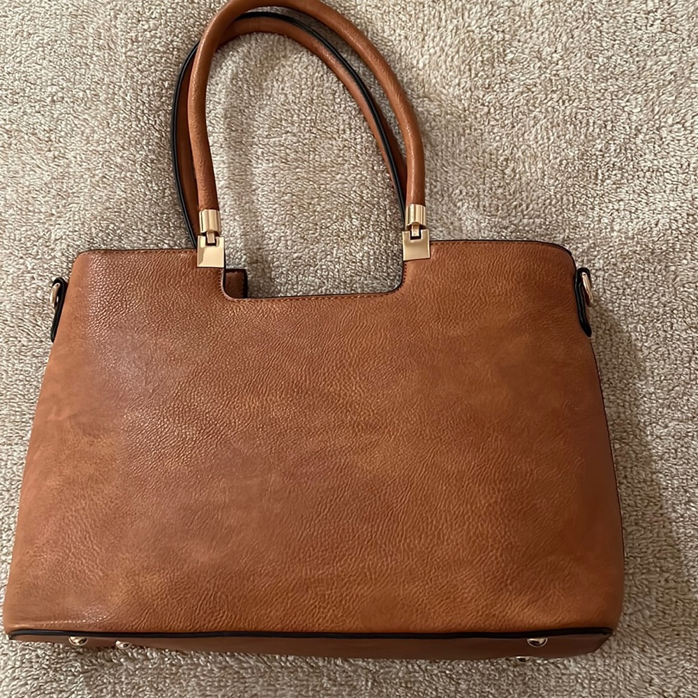Brown handbag with detachable shoulder strap. Fully lined.